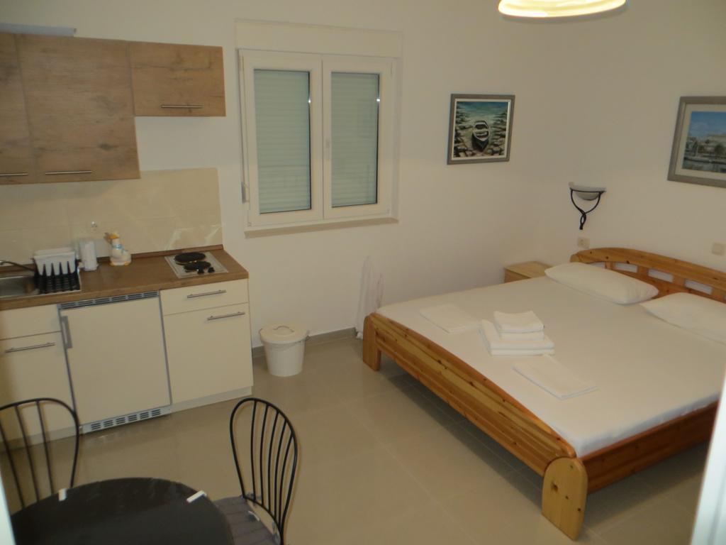 Apartments Lucija Brela Rom bilde